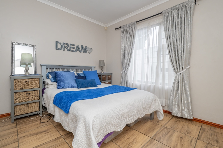 2 Bedroom Property for Sale in Eikenbosch Western Cape